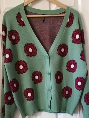 Calliope Sage Green Daisy Floral V-Neck Button Cardigan Sweater. Large